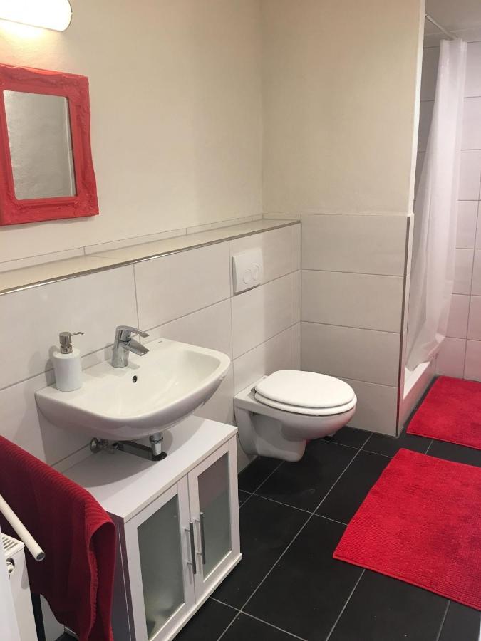 Mayen, Im Mohren, Privatzimmer Nr2, Waldrand, Nahe Nurburgring & Burg Eltz, Gemeinschaftsbad Exterior foto